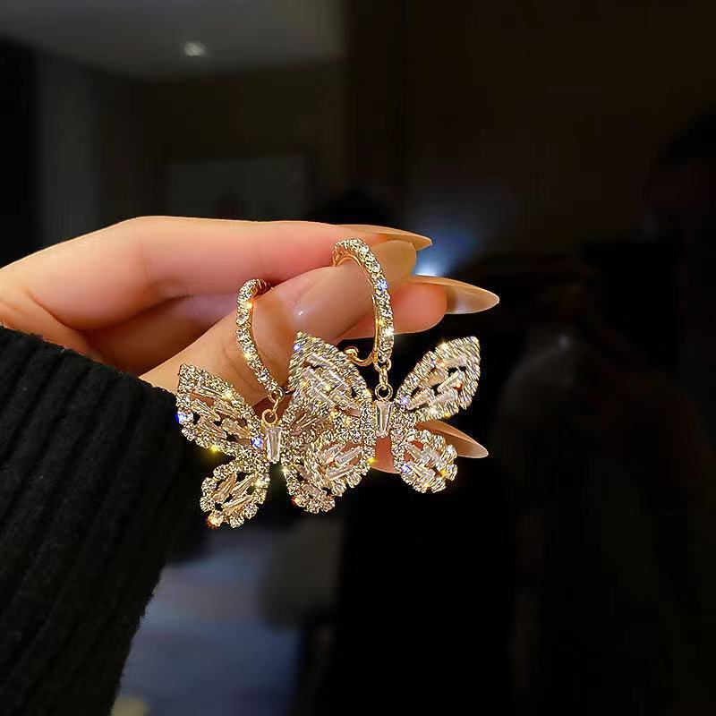 1 Pair of Alloy Inlay Sparkling Rhinestone Butterfly Hoop Earrings for Women, Jewelry Suitable for All Occasions, Exquisite Gift for Girls and Women Without Gift Box