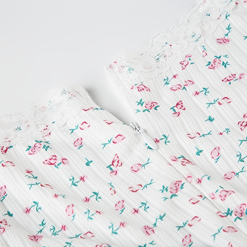 French-Style Floral Romper with Y2K Aesthetics Featuring Contrasting Lace Appliqué And a V-Neck Knit Design for Spring And Autumn.